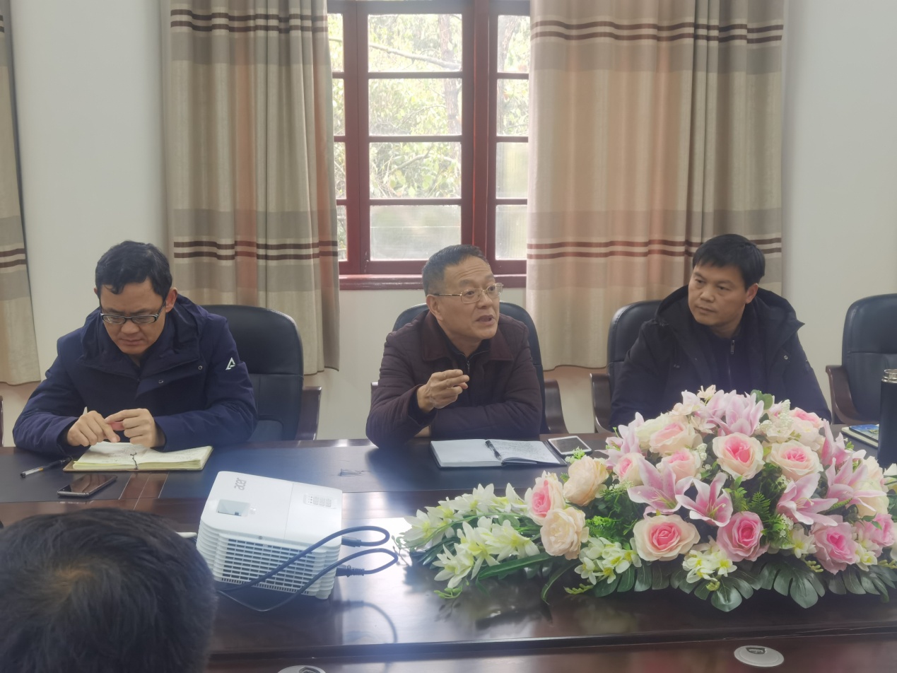 陈经理主持.jpg 陈经理主持.jpg